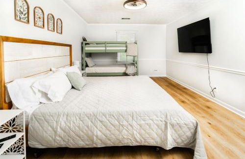 Ultimate Getaway with Pool and Games - Foto 5