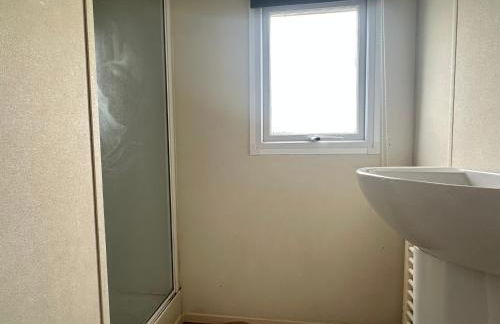 Harwich - Caravan - Sleeps 10 - Garden - Pool - Foto 2