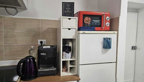 Gloria House - Photo 3