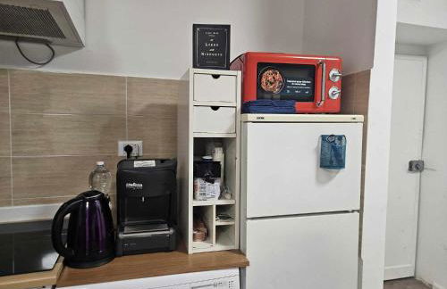 Gloria House - Photo 3