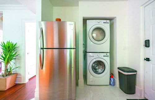 Jungle House Columbus Short North Downtown Free Parking - Steps to Convention Center & Nationwide Arena - 2BR Luxury Home - Sleeps 8 - Over 5,800 Five Star Stays - Foto 56