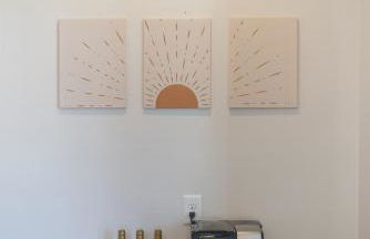 Fam-Biz Friendly 3BD with Fire pit & BBQ - Downtown - Foto 6