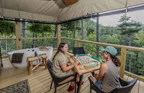 Secluded Glamping Tree Tent with Outdoor Soaking Tub & Private Pizza Oven Near Waterfalls, Zirconia, NC - Foto 20