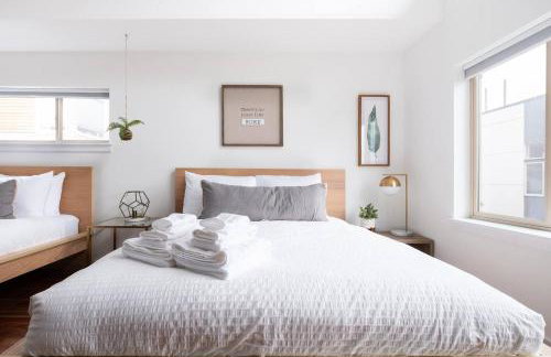 Stylish Urban Loft wFloating Stairs&Fireplace - Foto 21