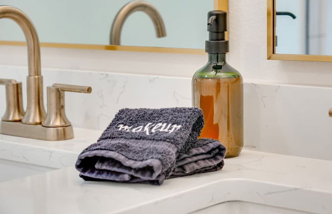 Modern 3 2 two Kings hot tub Fire pit 16min to Wine Trail Nearby Pickleball Courts Pools - Foto 43