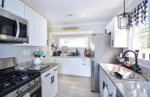 Private 1 Acre Retreat, Spa, Firepit, Gym, Chickens, King Suite, Pets - Foto 7