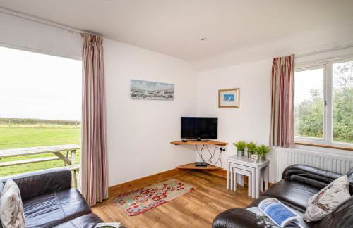 Dolphin Lodge - Photo 6