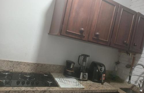 CHALÉ SIMPLES COM WI-FI SPLIT COZINHA COMPLETA SALA QUARTO BANHEIRO A 2 KM DO centro - Foto 4