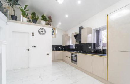 New Modern Stylish Villa Near City Centre Birmingham, with outdoor Hot Tub - Foto 21