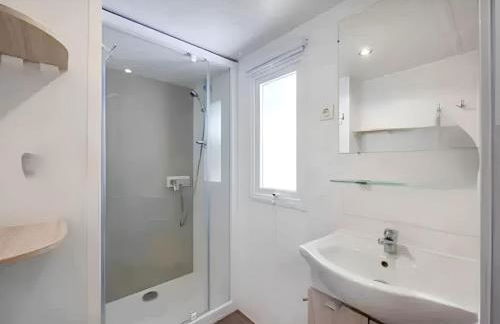 Bungalow confortable à Nans-les-Pins avec piscine partagée - Photo 4