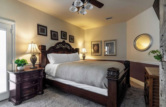 Wilson Creek Manor By Avantstay Sleeps 10! Amazing Estate w/ Pool & Game Room - Photo 30