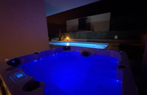 Sunluxvilla 4BR Heated Pool Jacuzzi Sauna - self check in - Photo 6