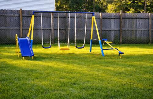Family Country Retreat w Pool, Games & Fire Pit - Photo 23