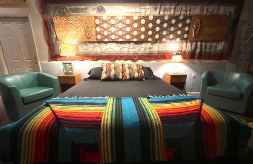 SPACE CASTLE: a 1950s Gas Station transformed into an Art Themed Wonderland - Foto 4