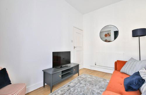 Beautifully Designed Flat with Full Amenities - Photo 16