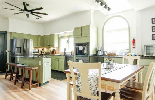 Expansive Victorian close to Saratoga Springs and Lake George - Foto 36