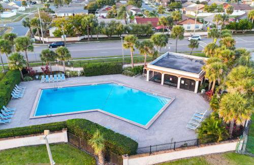 Family Home with Pool, Game Room, and Grill Near Disney - Foto 34