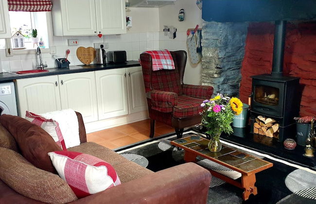 2 Bed House - Sleeps 3 - Garden - Parking - Wifi - Photo 7