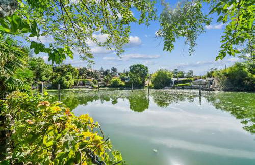 Lakeside Retreat with Private Boat Ramp home - Foto 28