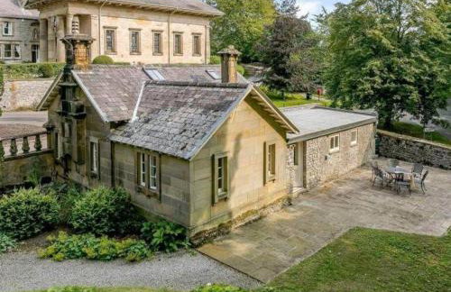 North Lodge - 17th Century Gate Cottage at Hassop Hall - Photo 17