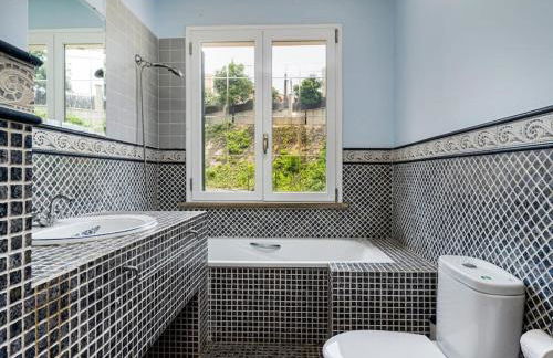 Architectural jewel between sea and mountains - Foto 34