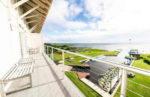 The Planet - Waterfront 3-Bedroom, 3-Bathroom Penthouse Suite at REAL Watersports - Foto 20
