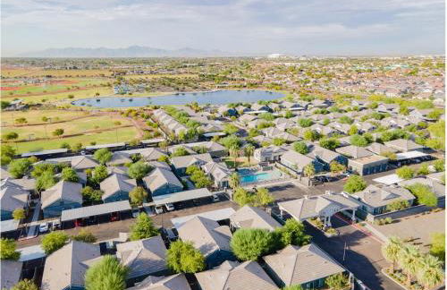 2 Bedroom Villa, Dog Park, Lake, WiFi, Laundry , Pool - Photo 10