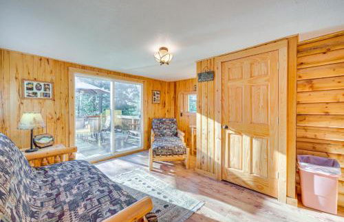 Lakefront Cabin with Dock, Fire Pits in Danbury! - Foto 26