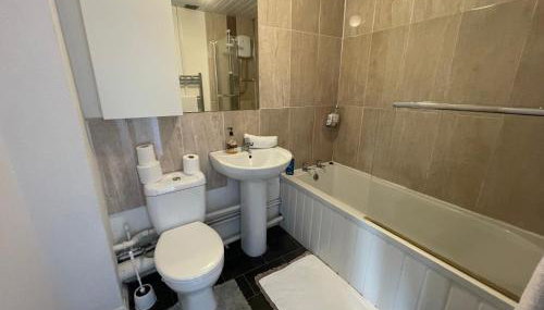 Apartment - Sleeps 4 & On-site Parking - Foto 5, towels, Shower