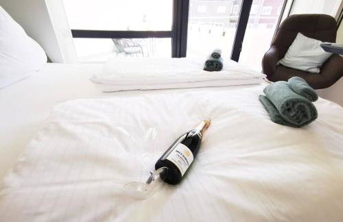 HH 02 by ROCKCHAIR - SUPERHOST Status - Modernes Apartment mit sonnigem Balkon & premium Boxspringbetten in Winterhude - Hamburg Top Geheimtipp - Foto 26