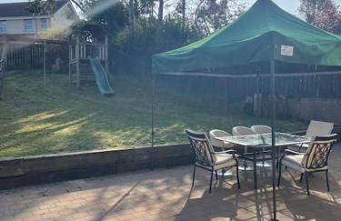 Spacious 4 bedroom house with large garden - Foto 30