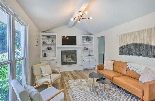 Modern Boho Gem Yard and 10 Mi to Baxter Arena - Foto 1