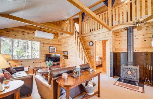 Hike and ATV Secluded Happy Jack Cabin with Deck - Foto 3