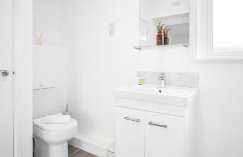 Stylish 2Bed Apartment - Parking - Smart TV - Wi-Fi Netflix 52C - Foto 25