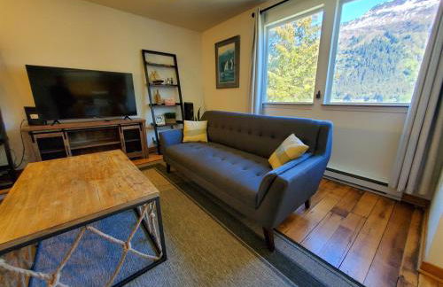 Ocean & Mountain View Home, near Downtown Juneau - Foto 2