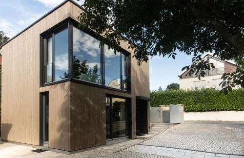 LAKESIDE LODGE - Photo 1