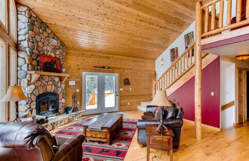 Serene Mountain Cabin Nestled Amongst the Pines - Alpenhaus - Foto 6