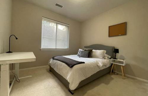 Lovely Woodlands home w/heated pool and spa! - Foto 22