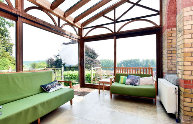 A Beautiful Art Nouveau House With an Enormous Garden - Foto 39