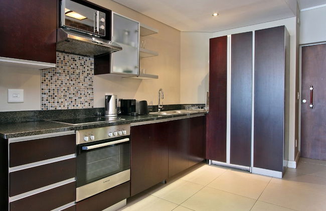 ITC Hospitality Group One Bedrooms Rockwell Building - Photo 6