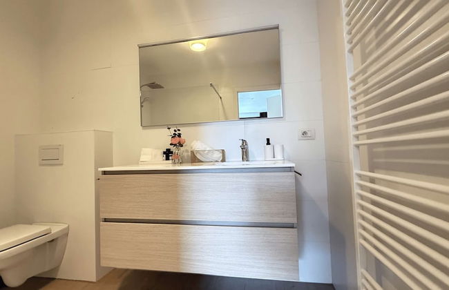 Spacious 3BR 2/5 BA Near Diamond District by Oneluxstay - Foto 32