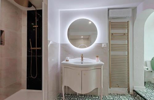 Appartement Bulle d'antan en cœur de ville - Monument classé historique - Grand Jaccuzi - Photo 12