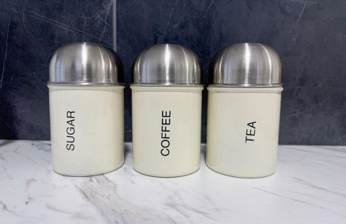 Stoneleigh Retreat 4BR Entire Home - Photo 18