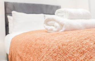 The Rye Retreat - 1BR Modern Design with Smart TV & Secure Underground Parking in Central High Wycombe HP13, Sleeps 3 - Foto 49