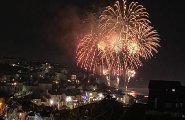 Little Trevio - seaside haven with parking and sea views - Photo 42