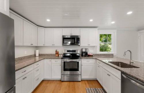 Dog Friendly 2BR Home Walk to Beach+Bearskin Neck - Foto 13