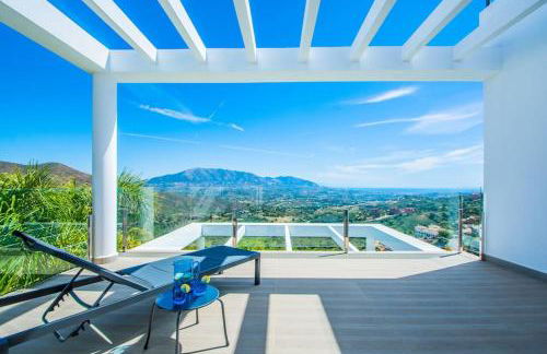 weforyou Exclusive Villa Mairena Private Pool BBQ & Views - Photo 38