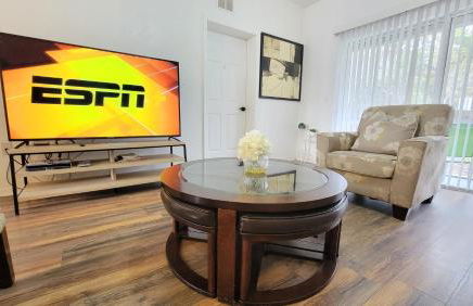 Spacious 2BR 2BA Suite - Walk to Mall & Hospitals - Foto 4