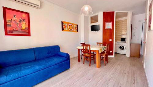 Bright Apartment by the Beach - Photo 4
