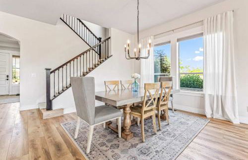 Modern 5BR Retreat with Hot Tub Cold Plunge & Park - Foto 9